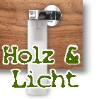 Badspiegel auf Holzwand