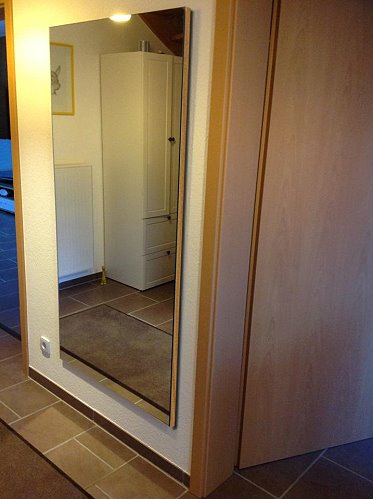 MySpiegel.de - Spiegelwand auf Holz mit Umleimer Auswahl